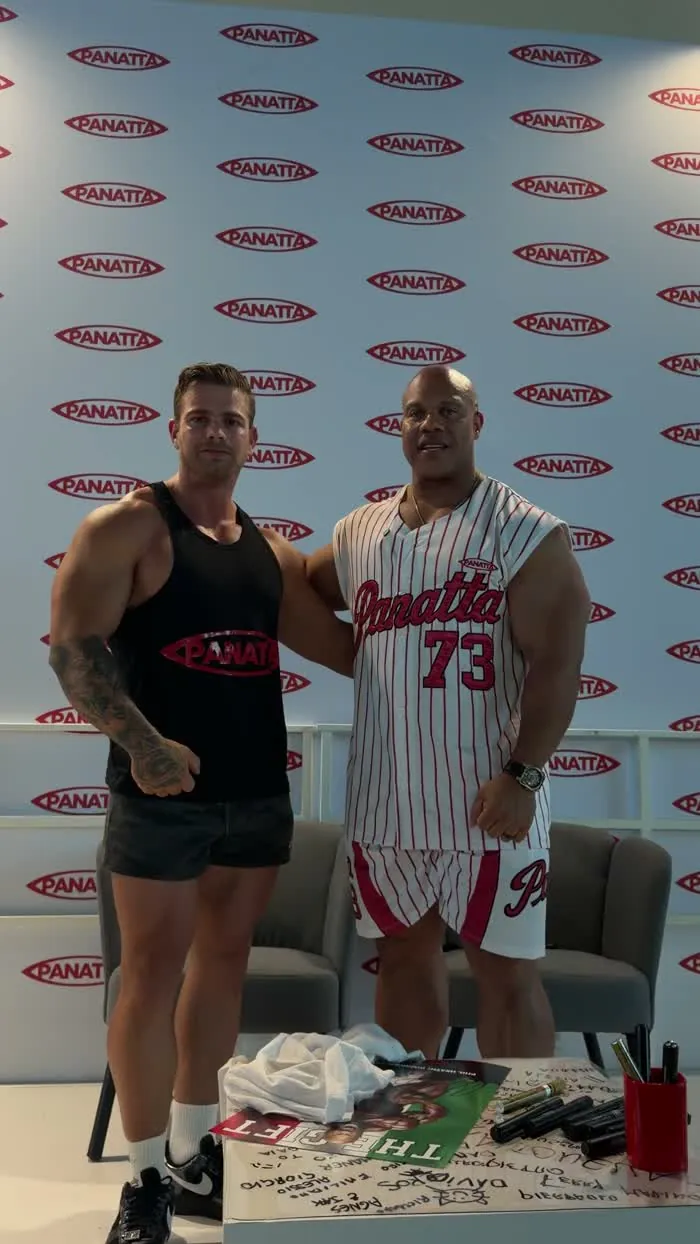 Arthur junto a un atleta veterano en un evento de Panatta